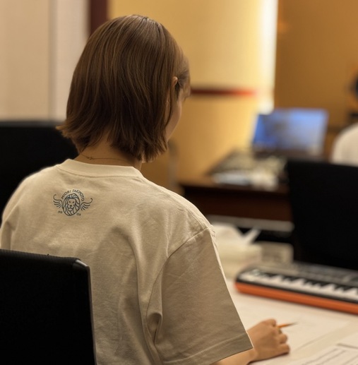 頑張ってる背中🦁